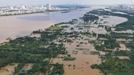 ঝড়ের পরবর্তী ভারী বৃষ্টিপাতের কারণে কোয়াং নিন, বাক নিন এবং লাং সন প্রদেশে বন্যার সতর্কতা জারি করা হয়েছে।