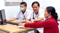 Uma missão sincera dos médicos do Hospital Bach Mai e uma jornada de gratidão para proporcionar assistência médica a 5.000 pessoas na antiga capital de Ninh Binh.