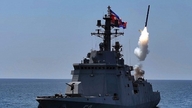 金正恩氏が北朝鮮の新型軍艦でのミサイル発射実験を監督した。
