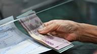 Προτάσεις για την αύξηση των παροχών για τους ηλικιωμένους, καθώς το κόστος ζωής συνεχίζει να αυξάνεται.