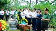Lãnh đạo tỉnh Nghệ An tưởng niệm Đại tướng Võ Nguyên Giáp và các Anh hùng liệt sĩ tại Quảng Trị, Hà Tĩnh