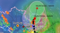 Tyfonen Maysak (tyfon nr. 1) herjet med Mong Cai i nesten fire timer, mens kraftig regn fortsatte i den nordøstlige regionen.