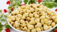 健康のためには、生の蓮の実と乾燥させた蓮の実のどちらを食べるべきでしょうか？