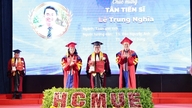 Uniwersytet Edukacyjny w Ho Chi Minh City wręczył dyplomy 411 nowym absolwentom studiów doktoranckich i magisterskich.