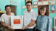 De gemeente Nhu Quynh schenkt aandacht aan en zorgt voor gezinnen die recht hebben op een voorkeursbehandeling en voor degenen die zich verdienstelijk hebben gemaakt voor de revolutie.