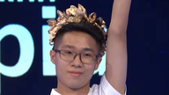 A male student from Hai Phong continuously scored points, conquering the laurel wreath in the Road to Olympia competition.