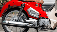 タイ製のクラシックなCubスタイルの110ccスクーターを体験してください。価格は1,900万ベトナムドンで、燃費の良さと最新の機能を備えており、ベトナムの顧客の間で人気を集めています。