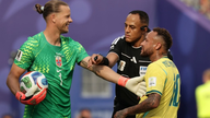 Perjalanan luar biasa seorang kiper Norwegia dari pemain ski menjadi pahlawan yang menghentikan laju Brasil.