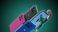 Avkoding av Moto G77 Power: En smarttelefon med et 7000 mAh batteri og retur av 3,5 mm-kontakten.