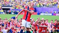 Norská oslava „vikinského veslování“ se na mistrovství světa ve fotbale 2026 stala virální.