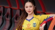 6 looks incrivelmente estilosos usados ​​no videoclipe "Nghe An girl" de Huong Tram.