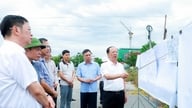 De permanente vicevoorzitter van het provinciale volkscomité, Bui Thanh An, werkte samen met twaalf gemeenten aan de uitbetaling van publieke investeringsgelden.