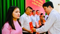 Başarılı birleşmenin ardından, Tay Ninh eyaletinin My Yen beldesindeki 9 geçici köy muhtarı, deneyimli yetkililerden oluşuyor.