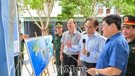Le ministre des Affaires étrangères, Le Hoai Trung, inspecte des projets clés sur l'île de Hon Khoai.