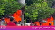 Kawasan lusuh di sebelah bangunan pangsapuri musnah dalam kebakaran.