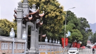 Prima fabrică de tipărire a bancnotelor din Vietnam a fost situată în acest sat din fosta provincie Hoa Binh, acum noua provincie Phu Tho.