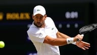 A fibra de Novak Djokovic: Derrotar Auger-Aliassime, um jogador com um saque potente, para chegar às semifinais de Wimbledon 2026.
