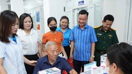 Komune Thanh Oai menerapkan program pemeriksaan kesehatan bagi seluruh penduduknya.