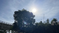 Hanói y la región norte experimentan un calor intenso durante el día, seguido de un cambio repentino en los patrones climáticos por la noche.