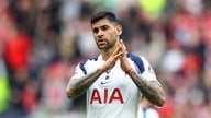 يصر إنتر ميلان على ضم لاعب من توتنهام، بينما انضم أرسنال إلى السباق لضم إزري كونسا.