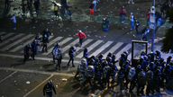 Muitos torcedores argentinos foram presos após confrontos que se seguiram à derrota de sua seleção na Copa do Mundo de 2026.