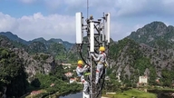 Mengumumkan harga awal untuk pita frekuensi 900 MHz.