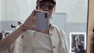 نجم فرقة BTS يُسرّب معلومات عن هاتف سامسونج الجديد قبل إطلاقه.