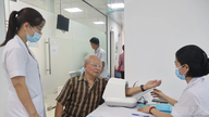 Le quartier de Nam Cuong a coordonné les examens médicaux de 525 membres du Parti qui ont reçu l'insigne de membre du Parti âgé de 30 ans ou plus.