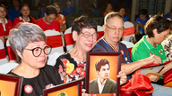 Les jeunes de Hai Phong ont restauré et offert plus de 300 portraits de soldats tombés au combat à leurs familles.