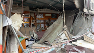 Un camion-benne percute un magasin à Thu Duc ; quatre membres d'une même famille s'en sortent indemnes.