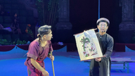 'Dong Ho Painting Circus' combina arte folclórica com performances cênicas contemporâneas.