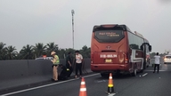 Der opstod en langvarig trafikprop på motorvejen Ho Chi Minh City - Trung Luong på grund af et sammenstød mellem to passagerbusser.