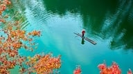 Cao Bang: Admira el follaje otoñal en el pintoresco lago Ban Viet.