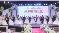Nghe An : Une cérémonie de mariage collectif touchante pour 11 couples issus de la classe ouvrière.
