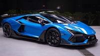 Un magnate de Saigón gasta millones de dólares en la compra de un superdeportivo Lamborghini Revuelto de un color único.