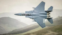 Pilot F-15, którego samolot został zestrzelony, ujawnił niezwykły rój irańskich dronów w kształcie meduz.