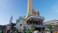 Cerimonia di beatificazione di padre Francis Truong Buu Diep: oltre 70.000 persone presenti.
