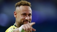 Sau gần 1.000 ngày, Neymar bật khóc khi được ra sân từ ghế dự bị trận Brazil thắng Scotland
