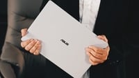 אמת המידה למחשבים ניידים עסקיים פרימיום: ASUS ExpertBook Ultra