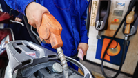Benzinpriserne er faldet for femte periode i træk, hvor E5- og E10-benzinpriserne er faldet til under 20.000 VND/liter.