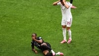Katarski pomocnik został zawieszony na pięć meczów po faulu, w wyniku którego Ismael Kone złamał nogę.