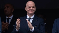 Czy to prawda, że ​​prezydent FIFA „rozsiadł się w jednym miejscu”, aby oglądać dwa mecze jednocześnie?