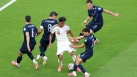 Video-Highlights des Spiels Uruguay gegen Spanien: Schmerzhafte Niederlage aufgrund eines Fehlers des Torwarts.