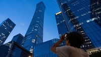 Mengejutkan: Pesawat menabrak gedung tertinggi di Beijing; saksi terpaksa menghapus video dan foto kejadian.