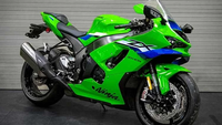 Ao desembalar a Kawasaki Ninja ZX-10R 2026 no Vietnã, percebe-se que ela é centenas de milhões de VND mais barata.