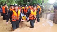 Bang Giang-flodens vandstand stiger hurtigt, og Cao Bang-provinsen mobiliserer politi og militærstyrker for at reagere.