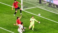 Cựu trọng tài FIFA Dương Văn Hiền: 'VAR đúng khi từ chối bàn thắng của Iran'