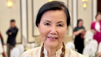 The emotional reunion of actress Kieu Chinh at the age of 89.