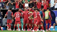 Direktesending fra VM 2026 28. juni: Ronaldo og Messi går på banen sammen.