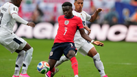 Mistrovství světa ve fotbale 2026: Odborníci vyjadřují obavy o zdraví hvězdného anglického hráče.